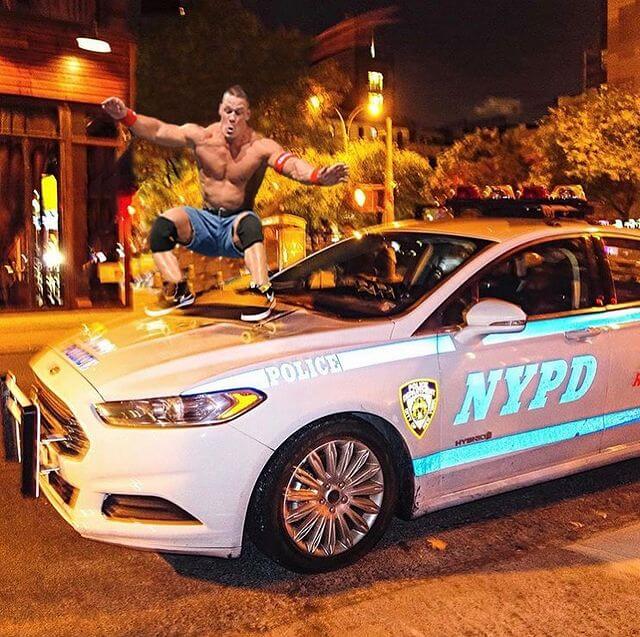 Cena skate a cop car