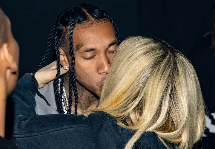 Avril Lavigne and Tyga Kissing