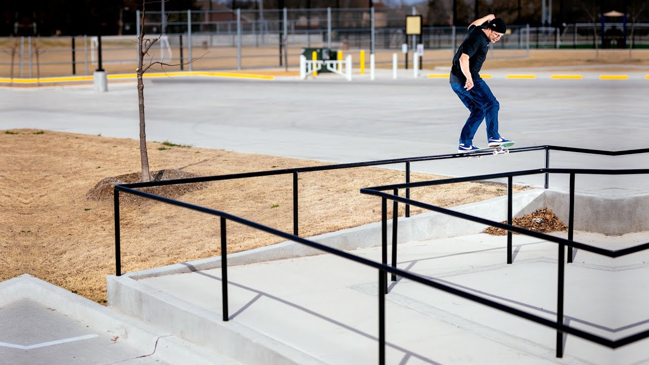 Carlos Ribeiro frontside boardslide