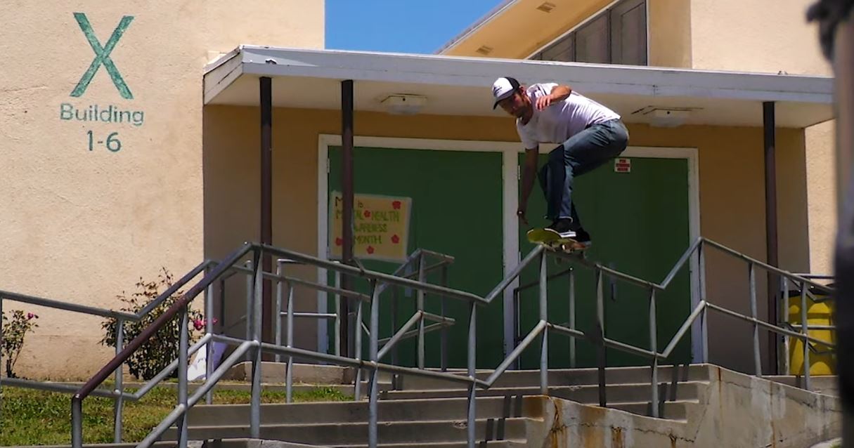 Leo Romero skating kink handrail Leo Romero skating kink handrail
