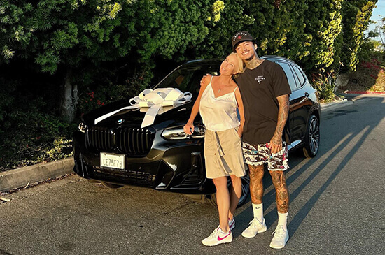 Nyjah Huston gifts his mom a new car