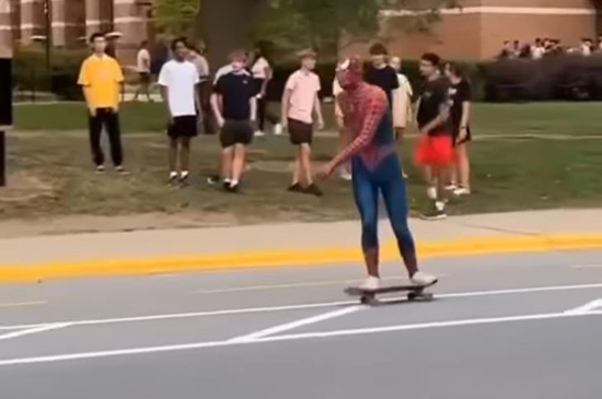 Spiderman Skateboarding