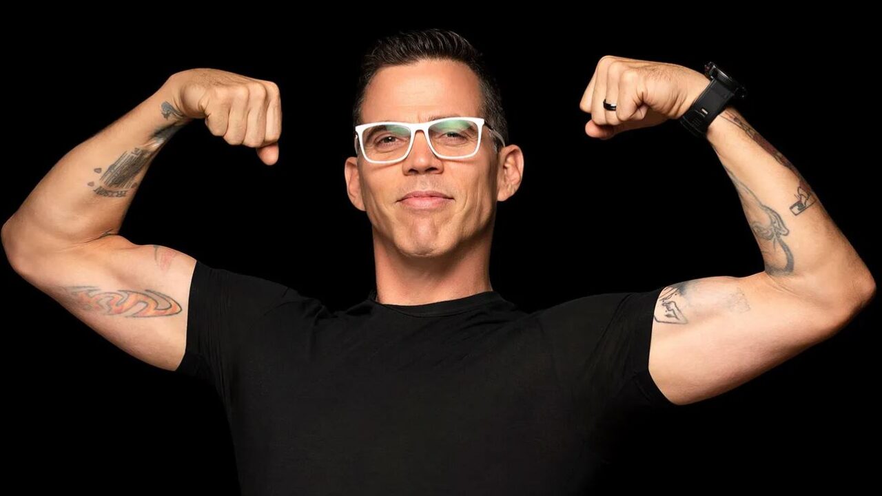 Steve-O Flexing