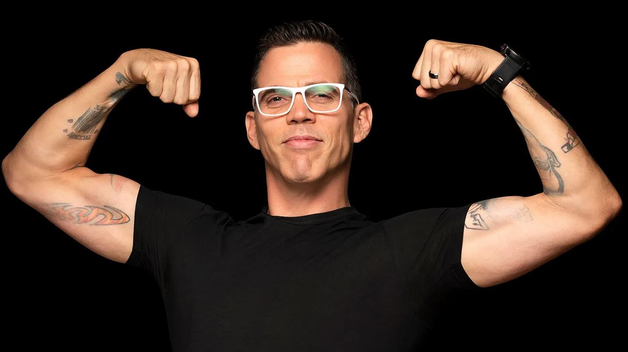 Steve-O Flexing