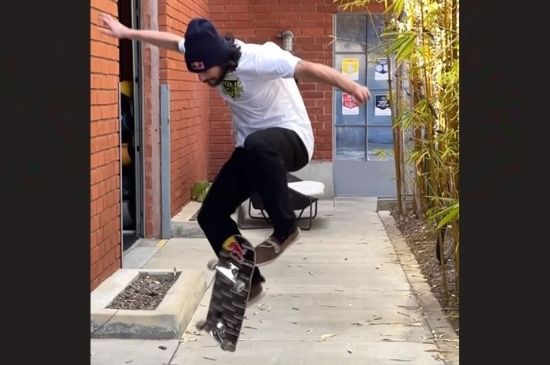 Torey Pudwill Kickflip