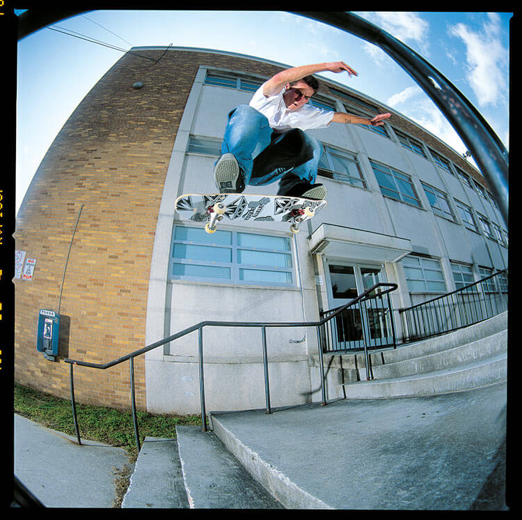 Sammy Baptista switch heelflip